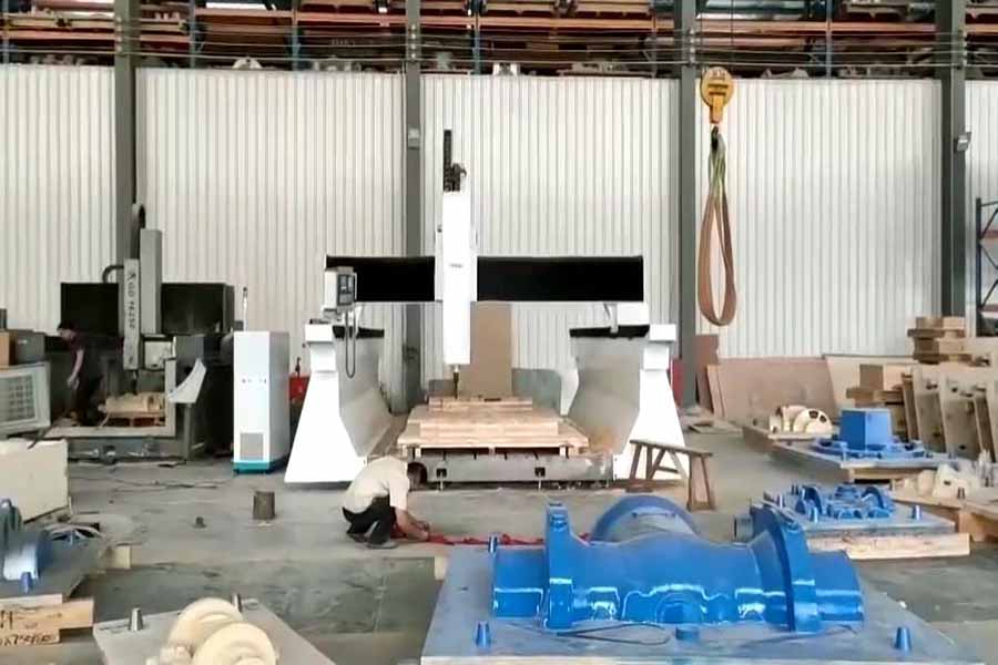 閥體加工中心設(shè)備調(diào)試完成開動(dòng)大吉